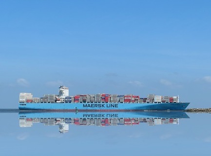freighter-gf0509e2fe_640.jpg